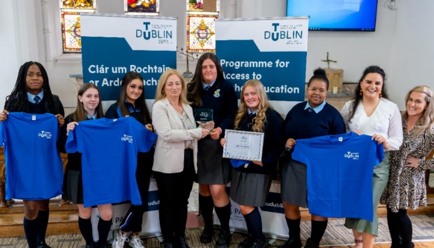 Group of TY students winning award