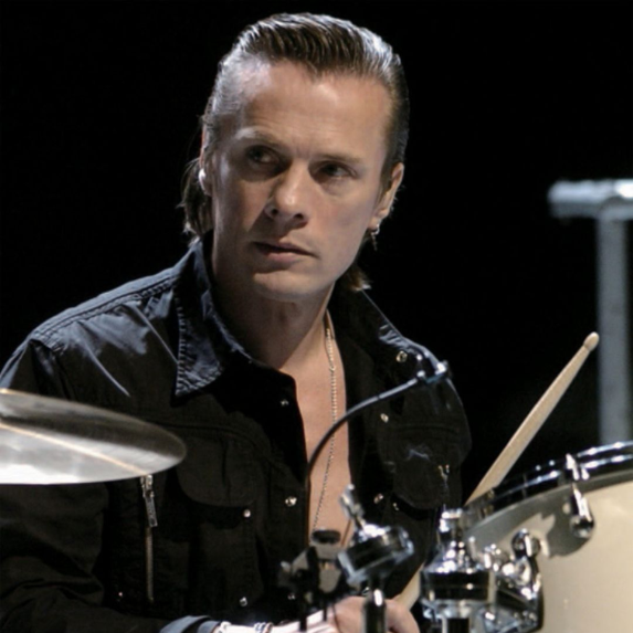 Larry Mullen.png