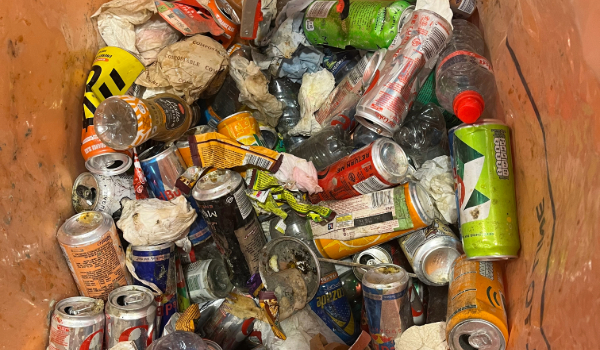 Mixture of unsegregated waste in Return bin