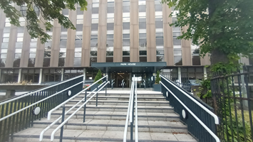 Park House front entrance 200pxl