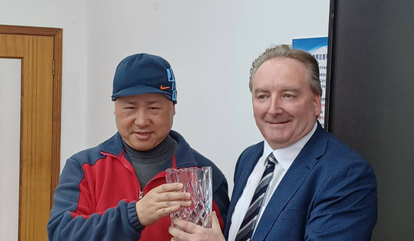 Associate Professor John Behan makes a presentation to Professor Xie former Academic Coordinator of Pharma Joint Programme, to mark his recent retirement and the outstanding contribution he made to the success of the joint programme over many years both in Nanjing and in TU Dublin.