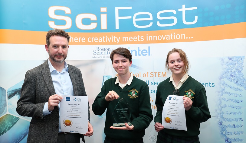 Dr Butler presents the Accenture Maths in Science Award, SciFest 2022
