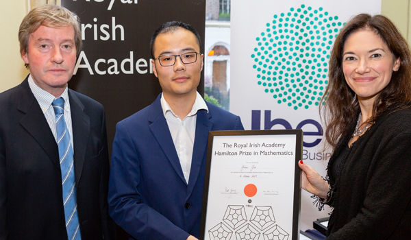 Yimin Guo centre with left Professor Pat Guiry RIA, Science Secretary) and [right the 2019 Hamilton speaker, Professor Maria Chudnovsky