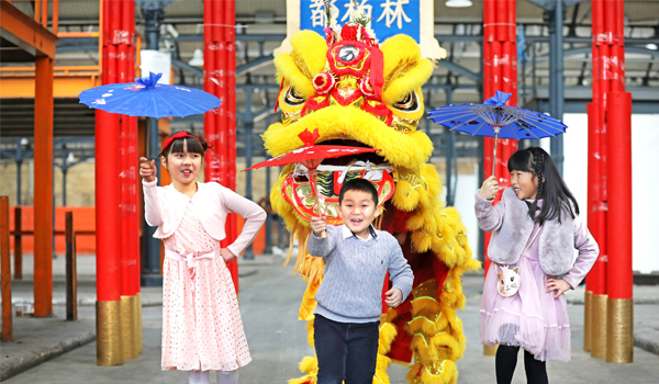 Children celebrating chinese new year
