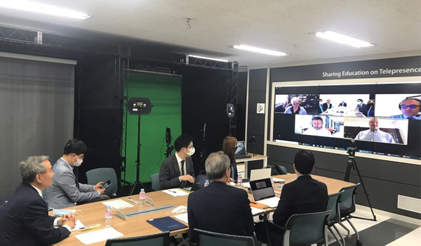 Professor David FitzPatrick meets with Professor Kim, President of Hanyang University, South Korea