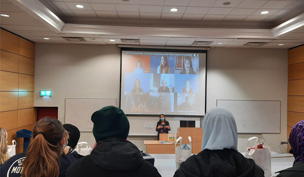 Students at virtual and in person lecture