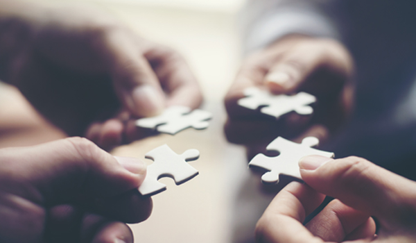 Students holding jigsaw pieces