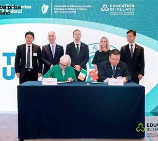 Dr Lillis meeting delegates at Nanjing Tech University