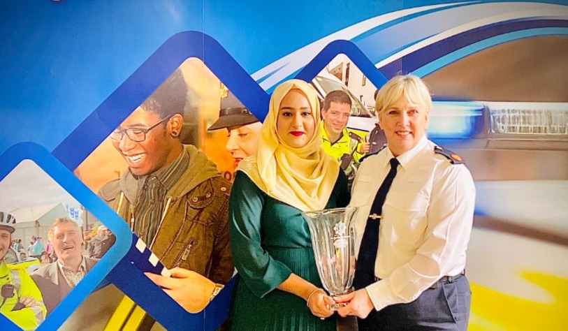 Eeman Fatima receiving Garda National Youth Award